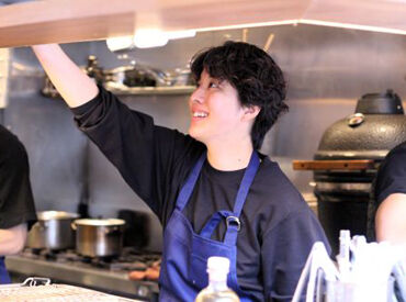 昼は高級牛丼屋、夜は居酒屋という
今までにない新しいタイプの飲食店♪
一緒にお店を盛り上げましょう！