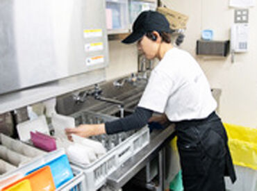 ＼未経験歓迎♪初バイトパートも◎／
⼀通りの業務は1ヶ⽉程度あれば覚えられますので、
どなたでも安心してご応募ください★
