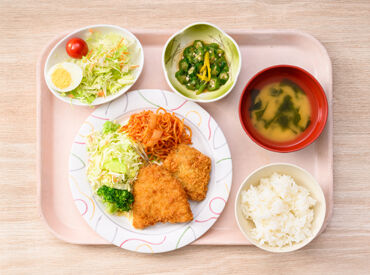 ＼スタッフ募集☆／
調理業務の経験があれば優遇◎
もちろん未経験でもOK！
1食300円のお得な食事補助あり♪