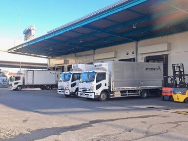 食品の入った段ボールを積み込んで
決まった企業へ配送するだけ◎
ルーティンワークが好きな方にピッタリ!