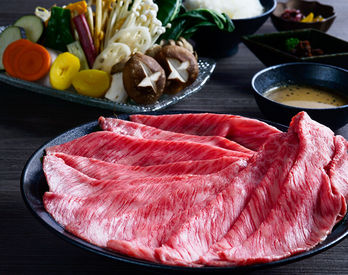 こだわりの近江牛を"無料まかない"で食べられるチャンス★
昼から焼肉!!なんてことも◎
お得な社員割引もありますよ♪