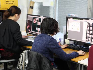 事務所内は落ち着いた雰囲気で作業しやすい環境♪
分からないことがあっても、
周りの先輩たちがすぐにお答えします!