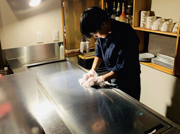 鉄板焼き店「韋駄天」で、楽しく自分らしく働きませんか?
未経験・高校生も歓迎!まずはお気軽にご応募ください♪