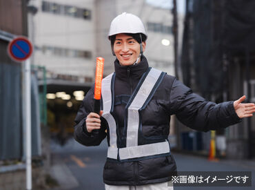 最初から仲間と一緒に働けるので、
馴染みやすさバツグン！
街の安全を守るやりがいも感じられるお仕事◎