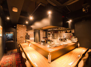 ≪未経験歓迎★≫
学校、家庭と両立する先輩も多数!
まずは笑顔で挨拶できれば100点満点◎