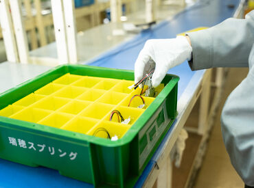 ★髪色自由！ピアス・ネイルOK★
レジャー施設や大手飲食チェーン店の
割引制度など…福利厚生も充実しています！