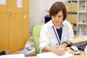 ベネッセ 学童クラブ春日 教室運営を支える事務業務をお任せ！
1日3時間の勤務も可能です♪
「子供が熱出しちゃって…」
シフトはお気軽にご相談下さい◎