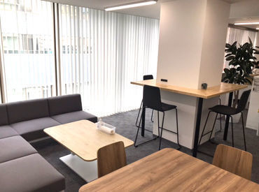 フレックスパートナーズ株式会社（勤務地：グランドキャビン天神南） 服/髪/ネイル/ピアス/ヒゲなどはホンッッットに自由です！
<9-20時>内であなたのスキな時間に1日3h~勤務OK◎