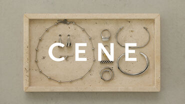 アクセサリー好きな方歓迎♪
店舗企画やSNS運営も経験できる成長できる職場です！