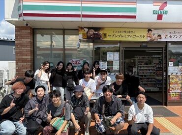 品出しやレジ等のシンプル作業をお任せ！
難しい作業もなく、わからないことは
先輩スタッフが優しくサポートするので安心です◎