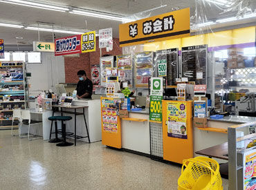 店内商品も豊富で見ていて飽きない広い店内！
お気に入りの商品を社割でGETも♪
車検整備も社割価格！！
普通免許があれば応募OK