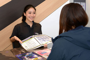 経験がなくてもお客様への
気配りのある接客が出来れば大丈夫!!

専門知識がいる質問対応や
トレーニー業務はありません◎
