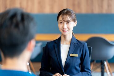 株式会社阪急交通社（日比谷の劇場） ◇劇場でのチケット販売・受付◇
人気の演劇やミュージカルを楽しみに来られる
お客様をお迎えする大切な役割です！
