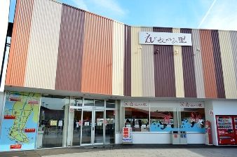 株式会社えびせんべいの里　刈谷オアシス店 誰もが一度は口にしたことがあるかも♪
あの「えびせんべいの里」の店舗でお仕事★
社員割引もあり、商品を安く購入できます！