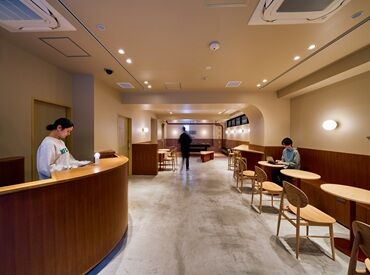 髪色・ネイル・ピアス・アクセサリー…全部自由☆
作業中髪を結ぶ必要もありません◎普段のスタイルでそのまま通勤OK!