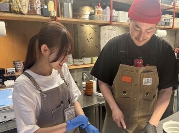 大きなカウンターキッチンがあり、お客様と話す機会が沢山♪
楽しいトークで"また来たい!"と通ってくださるようになるかも♪