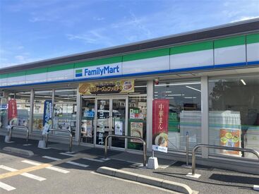 ファミリーマートTKS春日部牛島店 夜勤・早朝の時間に入れる方積極採用中！
「ガッツリ効率的に稼ぎたい！」
「朝活感覚で働きたい！」
そんな方にオススメ★