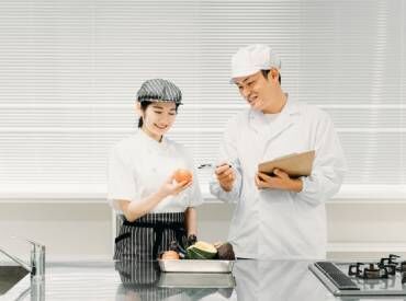 ナンブフードサービス株式会社　【勤務地：美濃加茂市】 20～60代のスタッフさん活躍中！
年齢の垣根もなくアットホームな職場で
どの世代の方でもなじみやすい♪
※画像はイメージです