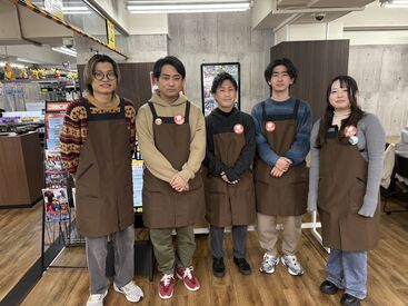 オレタン 福岡天神店 フリーター・大学生活躍中！
カウンター業務など簡単なお仕事からお任せ◎
仕事外でもカードバトルしてるスタッフもいます(^^)/
