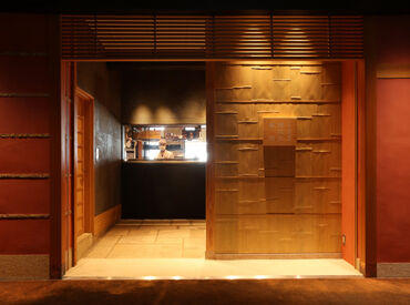 バイトから始めて、
社員にステップアップした方も多数★
【お客さまもスタッフも笑顔にする】の気持ちを大切にしています◎