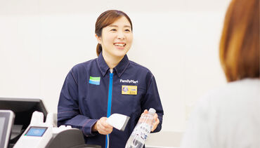 スタッフ同士の距離が近く、気軽に話せる雰囲気♪未経験でもしっかりサポートがあるから安心です！