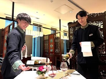 高級店なのにどこか温かい、お客様もスタッフも「居心地がいい」空間です♪
テーブルマナーなど、接客スキルも身につきます◎