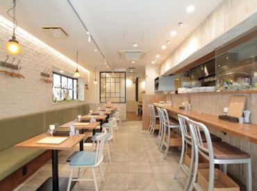 月給25万円～43万円！昇給あり◎
交通費全額支給＆社員割引あり！待遇も充実♪