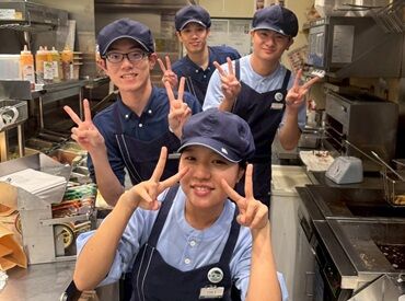 モスバーガー　ヒルズウォーク徳重店 みんな大好き、モスバーガーで働こう☆彡
お客様の笑顔も毎日近くで見られる♪
働いたらもっともっと好きになっちゃうかも!!