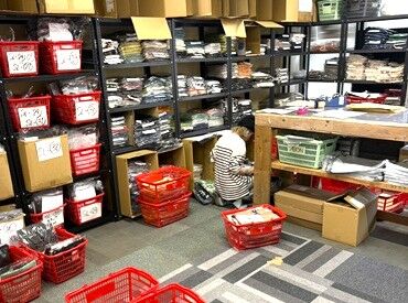 【洋服や雑貨が社割でおトクに♪】
おしゃれ好きさん必見！
人気の洋服や雑貨が、
スタッフ限定の社割価格で手に入っちゃう★