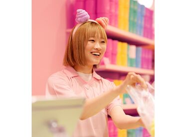 360度フォトジェニック空間＊
お客様にお願いされて写真を撮ることも♪
人と接するのが好きな方にピッタリです！