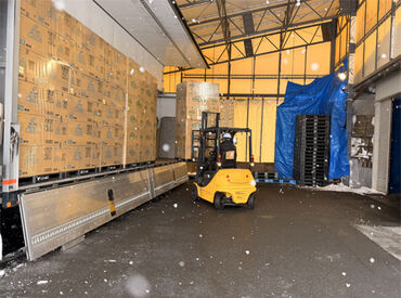 髪型・髪色のオシャレ自由◎
倉庫内作業で、
自分らしいスタイルで勤務できます♪