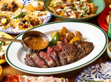 EL RINCON DE MEXICOLA(エル リンコン デ メヒコーラ)/408a 自慢のオープンキッチンで調理した
定番のタコスやワカモレ、さらにグリル料理の数々をご提供！