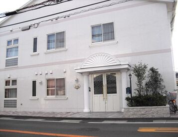 介護業界に興味がある方歓迎!
研修制度はもちろん、
資格取得支援制度もあるため、
一から介護の知識やスキルが身に付きます◎