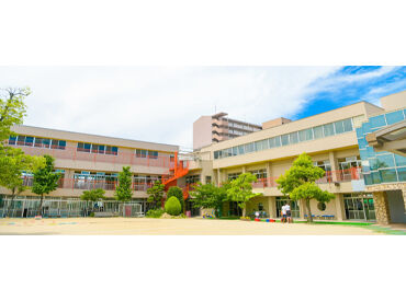 学校法人清泉学園 ひばり幼稚園 "つよく・かしこく・心豊かに
おおきくそだて、ひばりっ子"を掲げ
子どもたちの成長を見守り、助けています♪