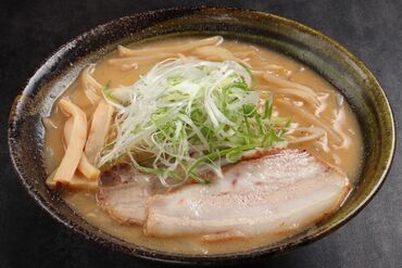 ★北区で大人気のラーメン店★
美味しい賄もあるし、、頑張れる！！
接客未経験でも、1から教えるので安心してください！