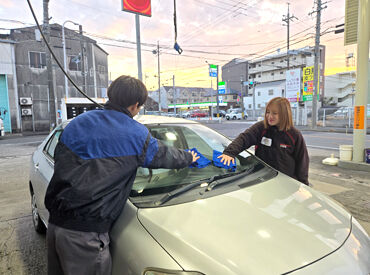 一緒に働くスタッフは皆優しいです！
しっかり1から教えるので、わからないことは何でも聞いてください♪