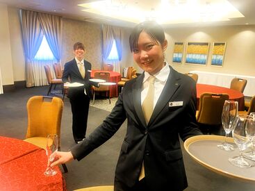 働きながら学べるバイト◎
就活で役立つ接客・マナーも身につきます！
お客様からの感謝の言葉がやりがいに…♪*