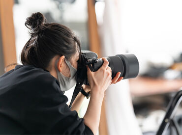 ブランデックス株式会社 ＼履歴書不要／
美術系出身でない方や
実務未経験の方も大歓迎！
OJT研修でイチからスキルアップできますよ♪