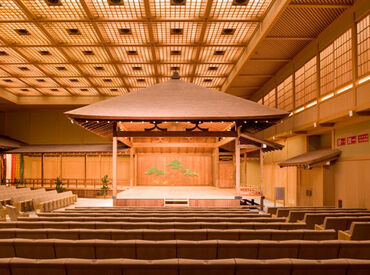 横浜能楽堂（2026年6月再開館） ＼ちょっと非日常的な職場でお仕事／
新たな世界を知れる楽しさもあり★
知識も研修で身に付きます◎