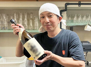 焼とり工房 炭焼小屋 小倉京町店 写真の優しい店長さんをはじめ、
スタッフはフレンドリーな人ばかり！
バイト仲間から一生の友達が生まれるかも！？