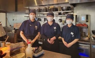 ＼市が尾駅徒歩0秒!?／
駅構内にあるお蕎麦屋さんでスタッフ募集！主婦(夫)・学生・フリーターの幅広い層が活躍中！