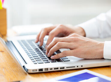 有限会社大朋サービス　茨木駅前支店 服装はオフィスカジュアルでOK◎
あなたらしいオフィスコーデを楽しんで♪
※画像はイメージです