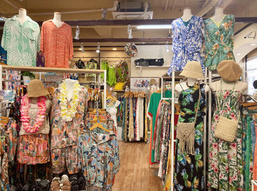 ≪男女問わず活躍しています！≫
アロハシャツや服飾雑貨好きなら大歓迎♪
販売や接客の経験がある方も活かせます！ブランクOK