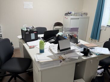 訪問看護ステーション優寿 ＊事務所のリアルをお届け！＊
直行直帰が多いのであまり立ち寄ることはないかも・・・！
社給モバイルで全て管理しています♪