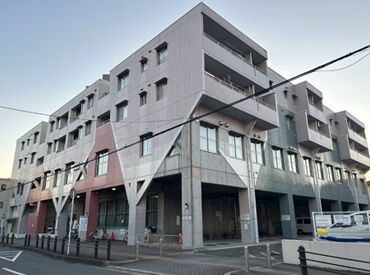 【中鴻池市民プラザ】
2025年4月から運営開始した施設◎子どもからシニアまで、楽しく学べる施設です♪
週2～/6h勤務