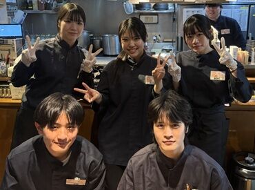 \みんなで楽しく働こう(笑)/
実際に働いてみて、
楽しさを実感して頂きたいです!
プライベートでも遊ぶ友達を作ろう!!