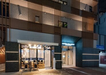 ホテルヒラリーズ心斎橋 心斎橋駅から徒歩3分！
フロント・接客初挑戦も応援します♪