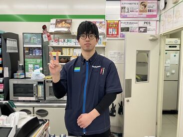 ファミリーマート竹田駅前店 ≪「竹田」駅目の前！≫自転車・バイク通勤もOK♪学校帰りやWワークの前後にも、通いやすいですよ★