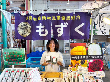沖縄を楽しむお客様たちに囲まれて、
ワクワクした気分で働けます♪