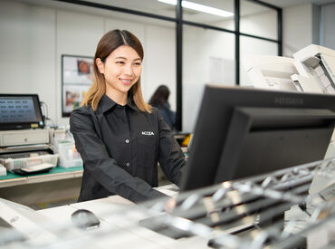 アクセア 新御徒町店 社内は和気あいあいとした雰囲気☆
社員とアルバイトとの垣根がなく
交流できるため働きやすい環境です◎